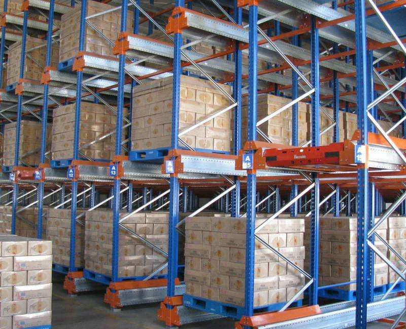 Storage Radio Shuttle Pallet Rack in Warehouse